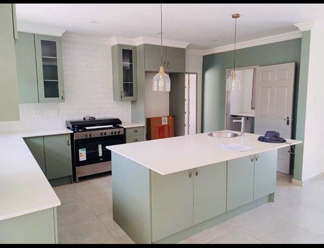 4 BEDROOM FREEHOLD FOR SALE IN BRACKENHURST